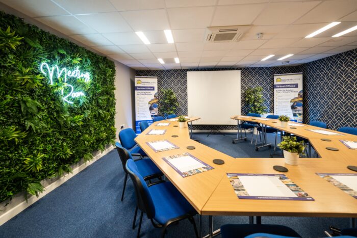 The business centre Cardiff meeting room