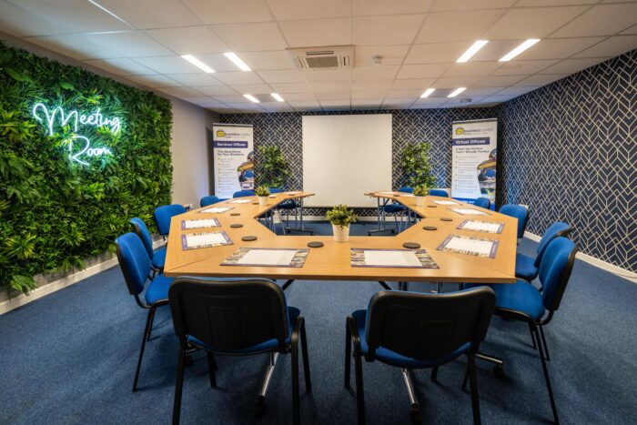 The business centre Cardiff meeting room